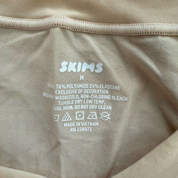 Skims Fits Everybody Long Sleeve T-Shirt Color Sand Size Medium NWT - Picture 3 of 10